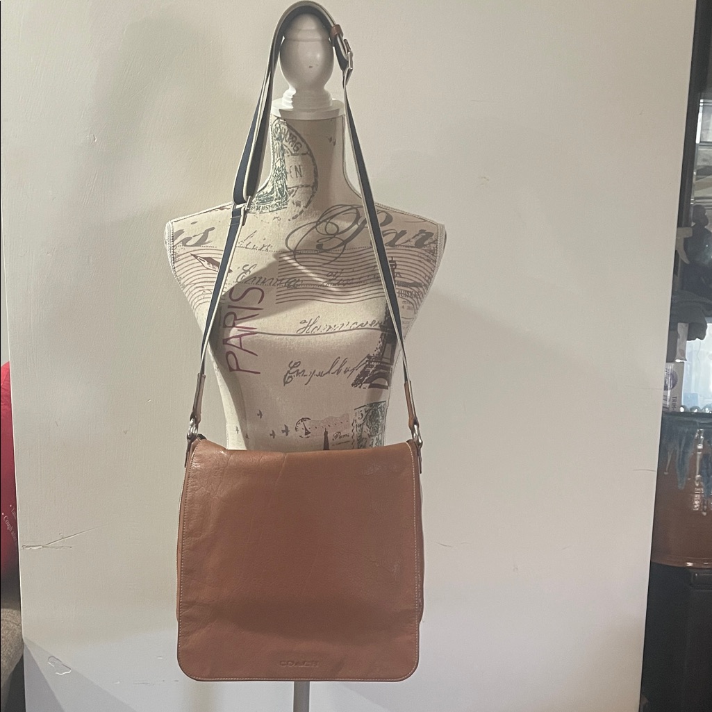 Coach Leather Shoulder Bag In Tan